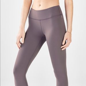 Fabletics mauve Capri leggings
